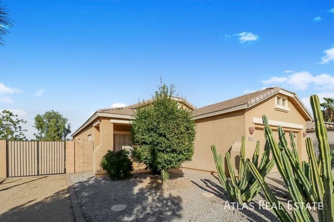 17136 W Desert Ln in Surprise, AZ - Foto de edificio - Building Photo