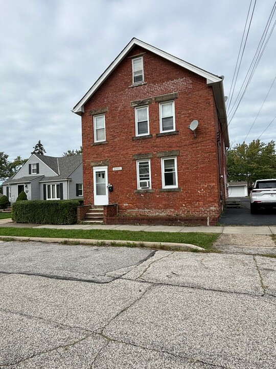 20931 N Vine Ave-Unit -Down in Euclid, OH - Building Photo