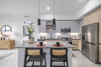 Aura North Miami Beach in North Miami Beach, FL - Foto de edificio - Building Photo