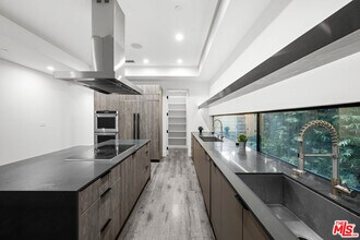 1613 S Wooster St in Los Angeles, CA - Building Photo - Building Photo