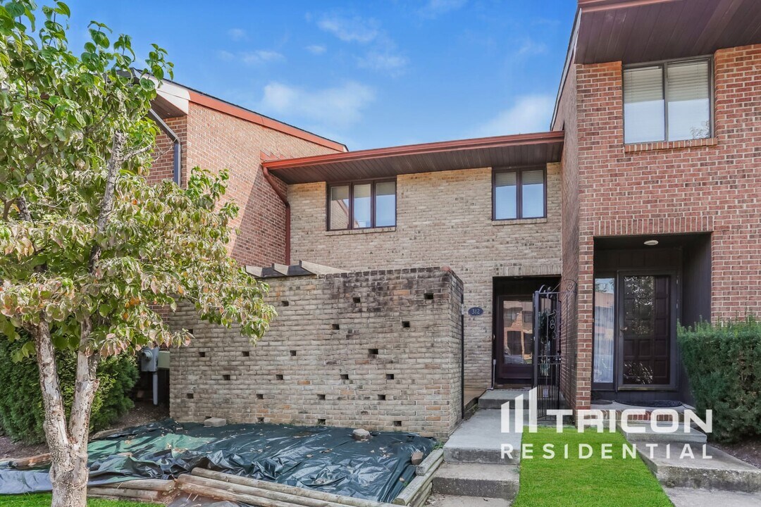 312 Five Farms Ln in Timonium, MD - Foto de edificio