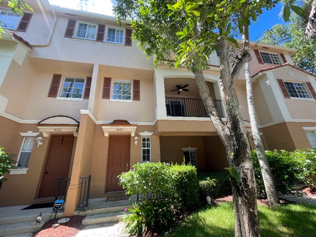 4577 Danson Way in Delray Beach, FL - Foto de edificio - Building Photo