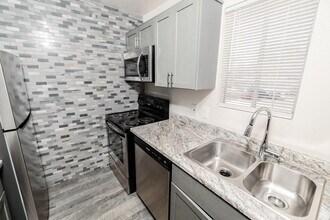 Hillcrest 90 in Springfield, MO - Building Photo - Building Photo