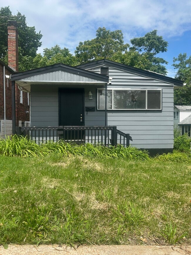 property at 4211 Ravenwood Ave