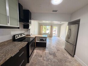 1618 NE 33rd St in Oakland Park, FL - Building Photo - Building Photo