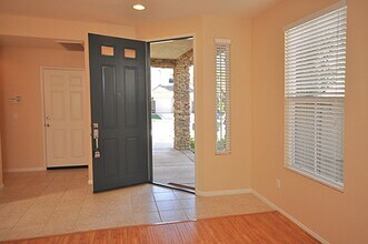 1352 Enchante Way in Oceanside, CA - Building Photo - Building Photo