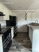 213 Dean Dr in New Kensington, PA - Building Photo