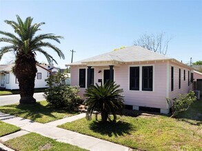 1411 Milam Dr in Galveston, TX - Building Photo - Building Photo