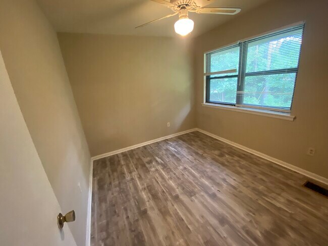 195 Overland Rd in Montevallo, AL - Building Photo - Building Photo