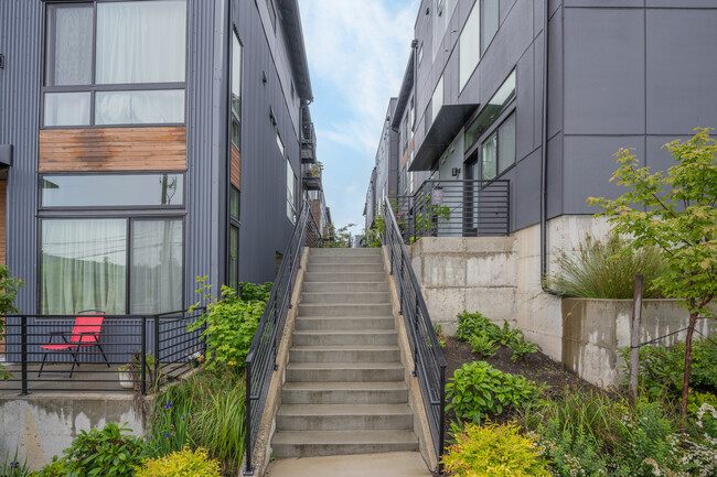 Joya Townhomes in Seattle, WA - Foto de edificio - Building Photo