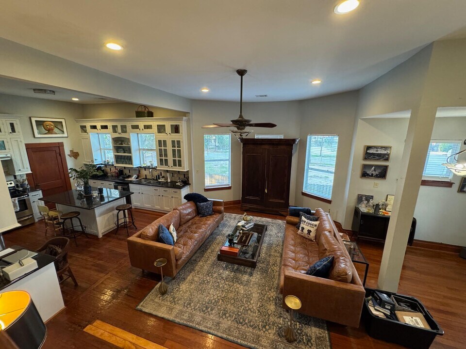 1615 Houston Ave in Houston, TX - Building Photo