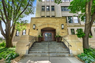 730 Stinson Blvd, Unit 418 in Minneapolis, MN - Building Photo - Building Photo