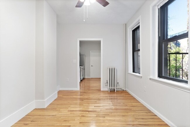 33 Grove St, Unit 10 in Boston, MA - Building Photo - Building Photo