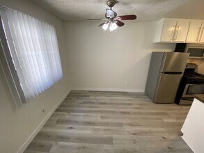 3730 S Sepulveda Blvd, Unit 206 in Los Angeles, CA - Building Photo - Building Photo