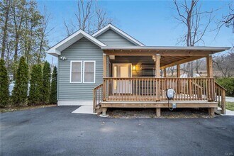 5112 Creek Rd in Schnecksville, PA - Foto de edificio - Building Photo