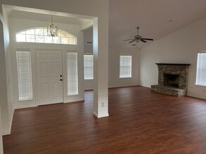 2096 Alcott St in Tulare, CA - Building Photo - Building Photo