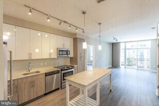 145 Riverhaven Dr, Unit 224 in Oxon Hill, MD - Building Photo