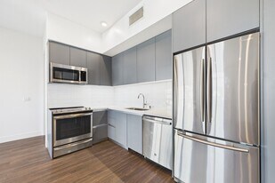 The Sunset Hue in Los Angeles, CA - Building Photo