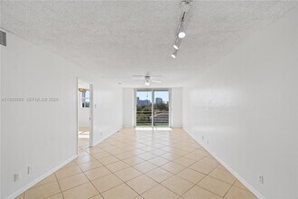1830 Dixieana St in Hollywood, FL - Building Photo - Building Photo