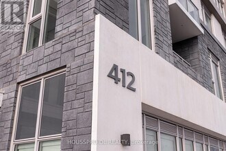 412 Silver Maple Rd in Oakville, ON - Building Photo - Building Photo