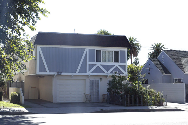 14744 Victory Blvd in Van Nuys, CA - Building Photo - Building Photo