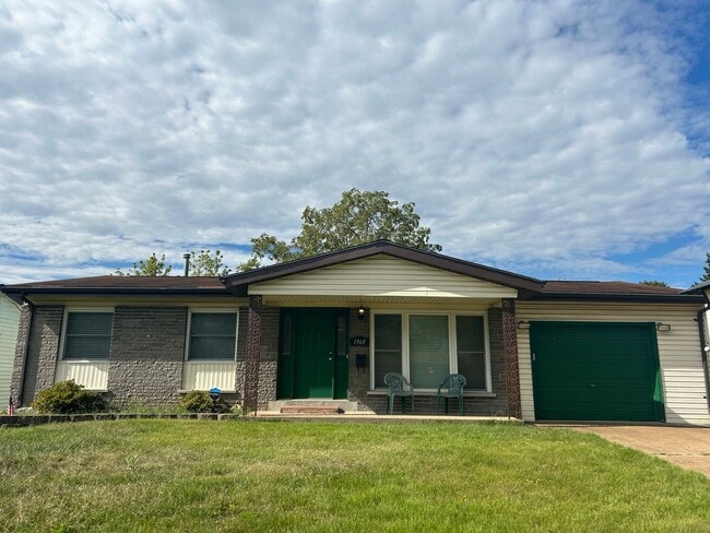 property at 1960 Teakwood Manor Dr