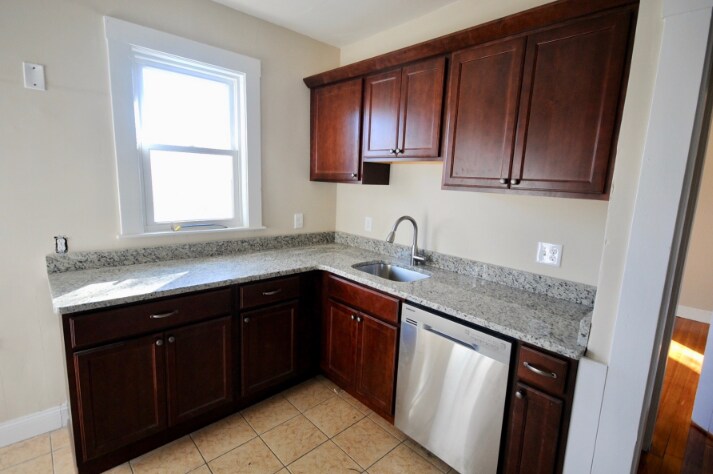 143 E Cottage St in Boston, MA - Building Photo