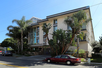 Chateau Girard in La Jolla, CA - Building Photo - Building Photo