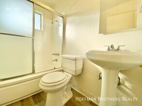 15525 Nordhoff St in Los Angeles, CA - Foto de edificio - Building Photo