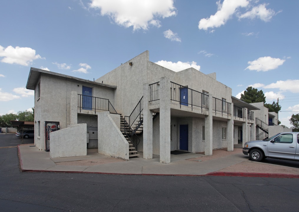 Country Club Commons in Mesa, AZ - Building Photo