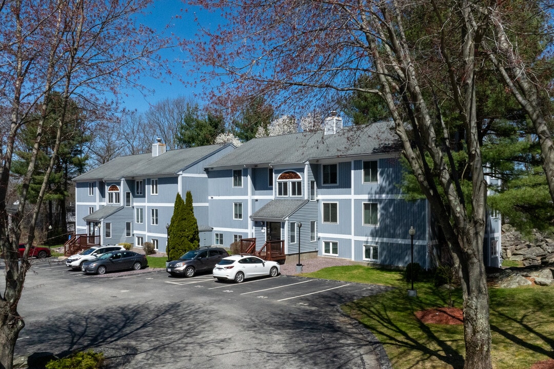 Sunderland Woods Condominiums in Worcester, MA - Foto de edificio