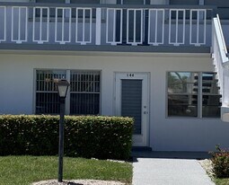 146 Somerset Crescent in West Palm Beach, FL - Building Photo