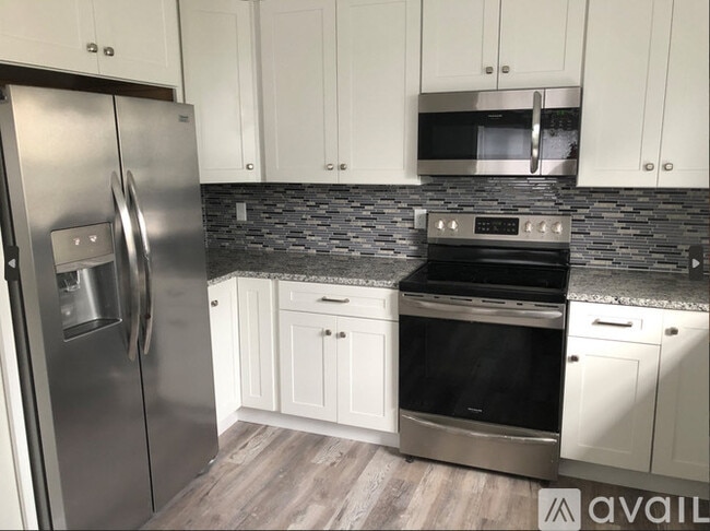 60 Irving Way in Nahant, MA - Foto de edificio - Building Photo