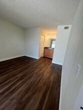 738 Executive Center Dr in West Palm Beach, FL - Building Photo - Building Photo