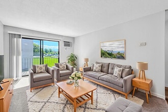 Welcome to Equinox Apartments in St. Anthony, MN - Foto de edificio - Building Photo