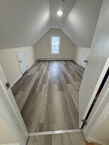 305 W Clay Ave, Unit 2 in Roselle Park, NJ - Building Photo