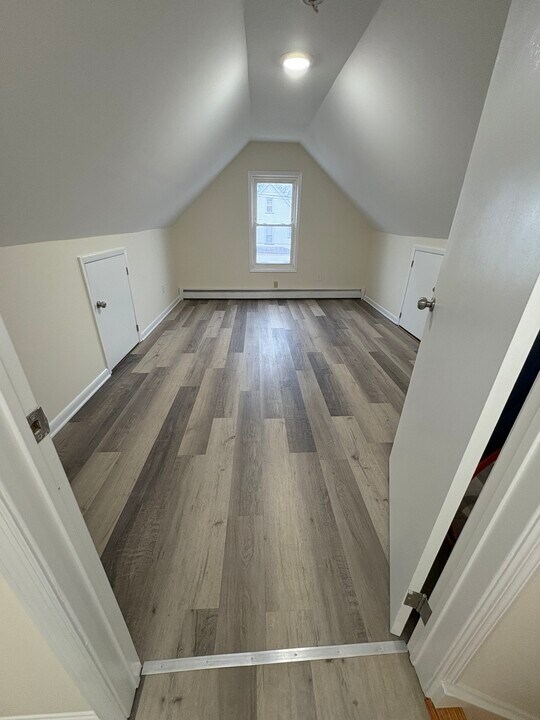 305 W Clay Ave, Unit 2 in Roselle Park, NJ - Foto de edificio