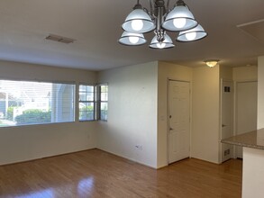 2915 N Texas St, Unit 2 BEDROOM 1 BATH CONDO in Fairfield, CA - Foto de edificio - Building Photo
