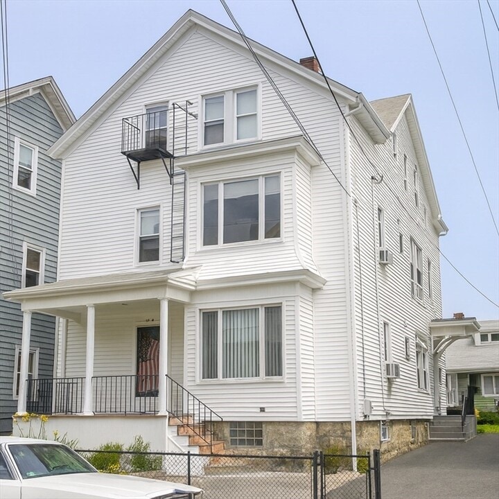 76 Buffinton St in Fall River, MA - Building Photo