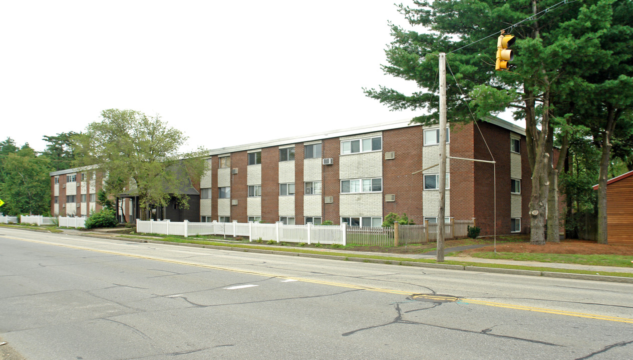 128 Loudon Rd in Concord, NH - Building Photo