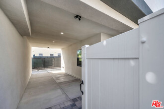 1055 Palms Blvd in Los Angeles, CA - Building Photo - Building Photo