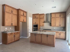 9075 Rolling Pietra St in Las Vegas, NV - Foto de edificio - Building Photo