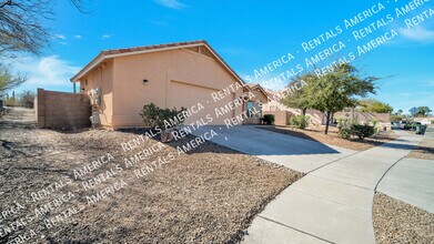 8186 E Smooth Sumac Ln in Tucson, AZ - Building Photo - Building Photo