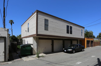 612 N Freeman St in Oceanside, CA - Foto de edificio - Building Photo