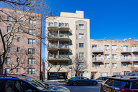 141-29 Pershing Cres in Jamaica, NY - Foto de edificio - Building Photo