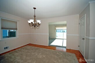 7 Gardenia Ct in Sayreville, NJ - Building Photo - Building Photo