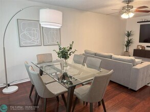 5514 Courtyard Dr in Margate, FL - Building Photo - Building Photo