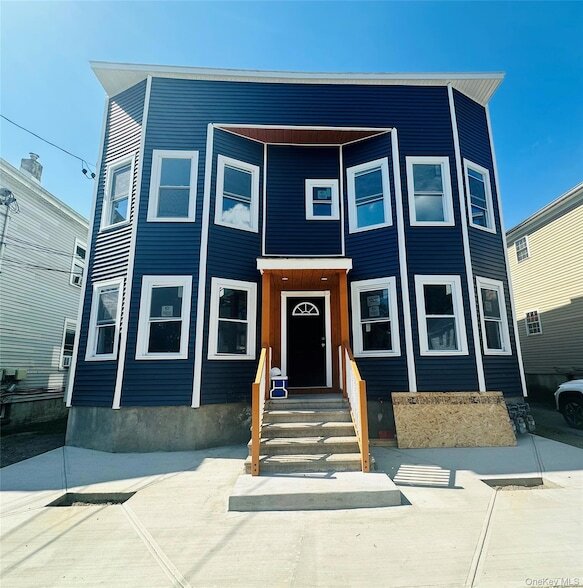 8 Morgan Ave, Unit 2 in Poughkeepsie, NY - Building Photo