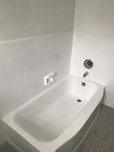 7735 Hollywood Blvd in Los Angeles, CA - Foto de edificio - Building Photo