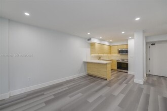 1800 NW 24th Ave in Miami, FL - Foto de edificio - Building Photo